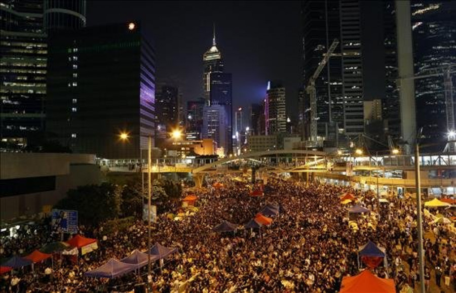 Multitudinaria manifestación en Hong Kong en respuesta al diálogo cancelado