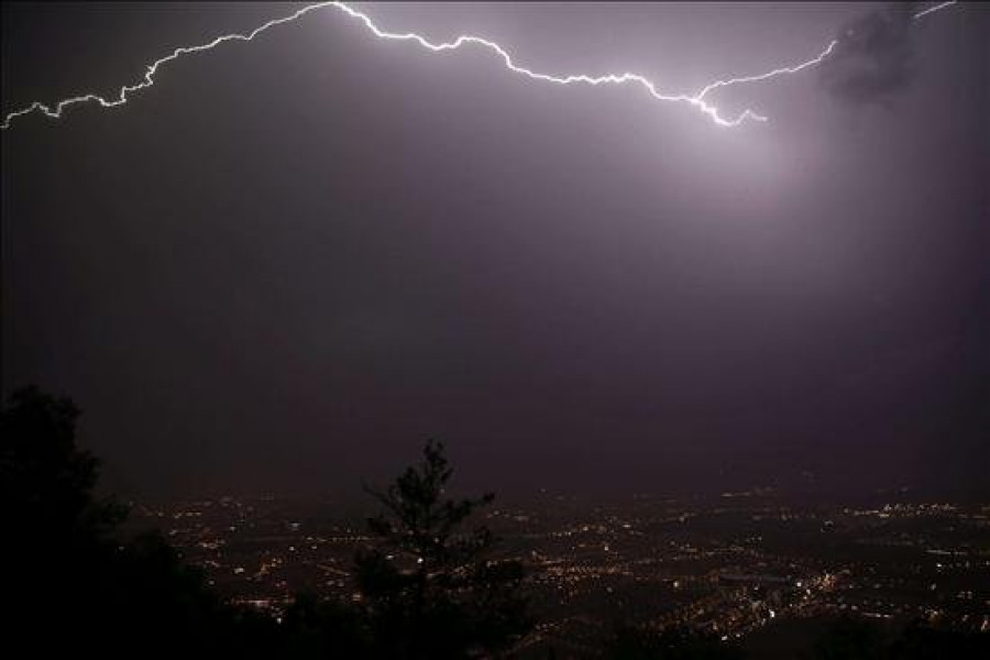 Las tormentas en Navarra causan problemas en las carreteras y el derribo parcial de una plaza de toros