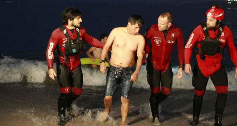 A Coruña vive una de sus noches de San Juan más tranquilas pese a las mareas