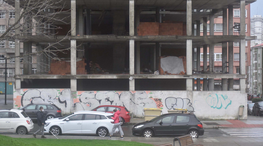 Jóvenes okupas se instalan en  un edificio abandonado en Vioño