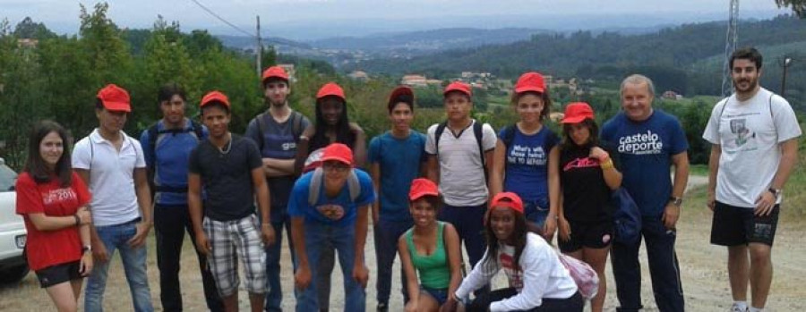 Unos 20 jóvenes participan en una ruta “intercultural e inclusiva” por el Xalo