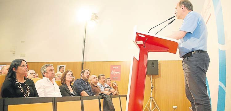 El PSOE pide en Carballo darle una “cura de humildad” a Podemos el 26-J