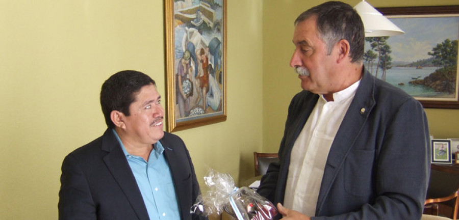 El alcalde del municipio salvadoreño de Ciudad Delgado visita Oleiros