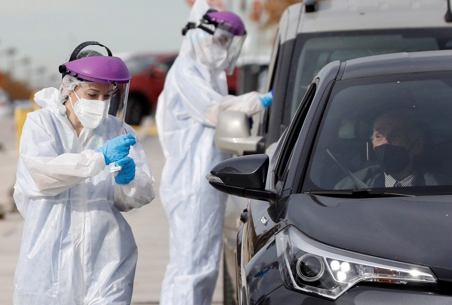 La pandemia causa más de 60.000 muertes en España y el Gobierno destaca una “leve mejoría”