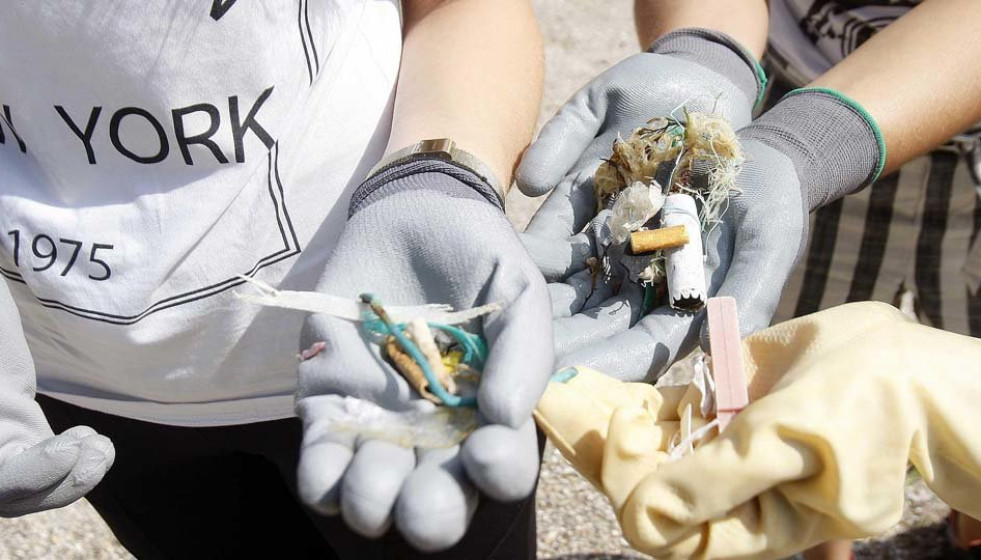 Zero Waste recoge 41 kilos de plásticos y colillas en As Lapas para concienciar sobre la contaminación