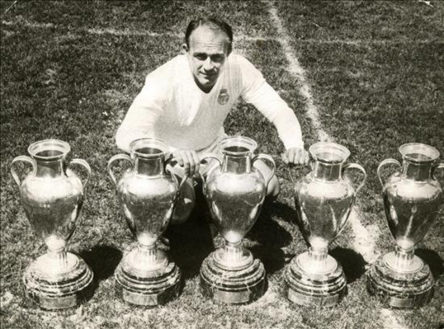 La familia del madridismo de luto por el fallecimiento de Di Stefano