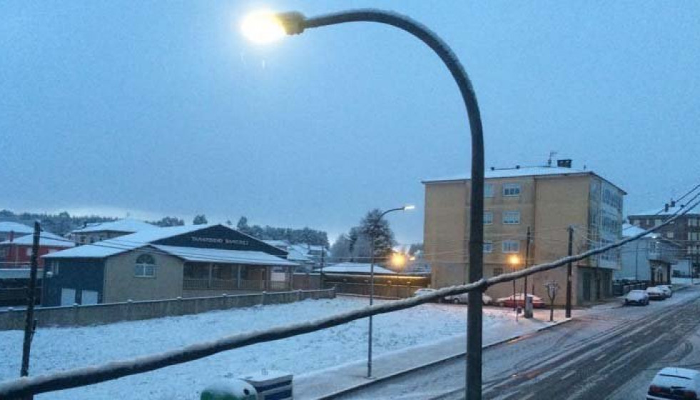 Las bajas temperaturas de la madrugada  de ayer dejan nevadas en el área brigantina