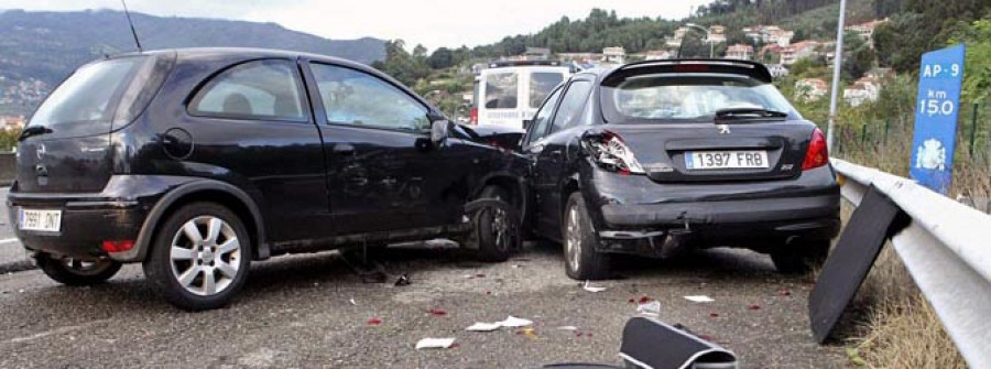 Un hombre de ochenta años muere en Santa Comba al caer al río el vehículo que conducía