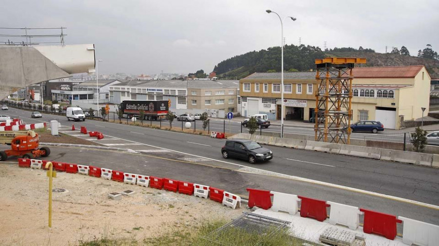 La Xunta instala el pilar provisional para la pasarela de Baños de Arteixo