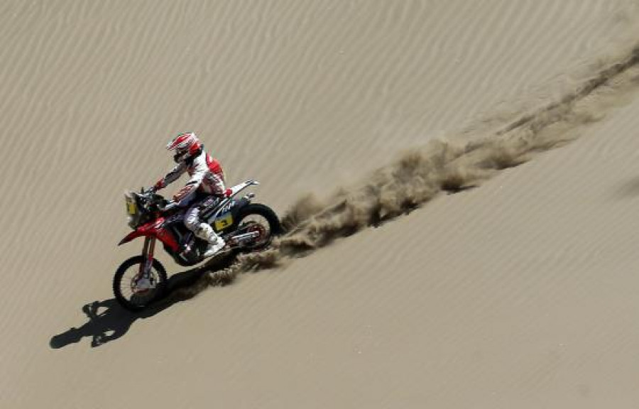 Barreda gana la décima etapa y recorta 11 minutos a Coma, líder del Dakar