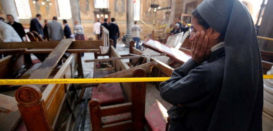 Un atentado junto a la catedral cristiana copta de El Cairo causa al menos 25 muertes