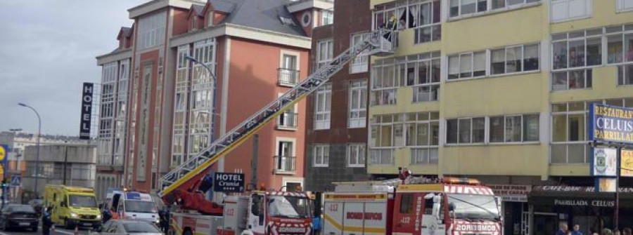 CULLEREDO-Un incendio en  una cocina obliga a desalojar un edificio en Fonteculler