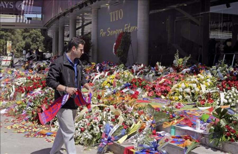 Unas 53.000 personas dieron el adiós a Vilanova en el Camp Nou