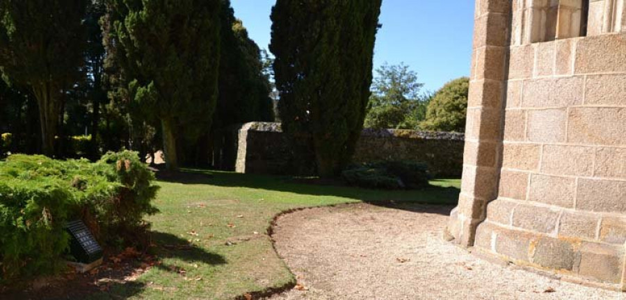 El Gobierno ilumina el entorno de la iglesia de Cambre y la de O Temple reclama más atención