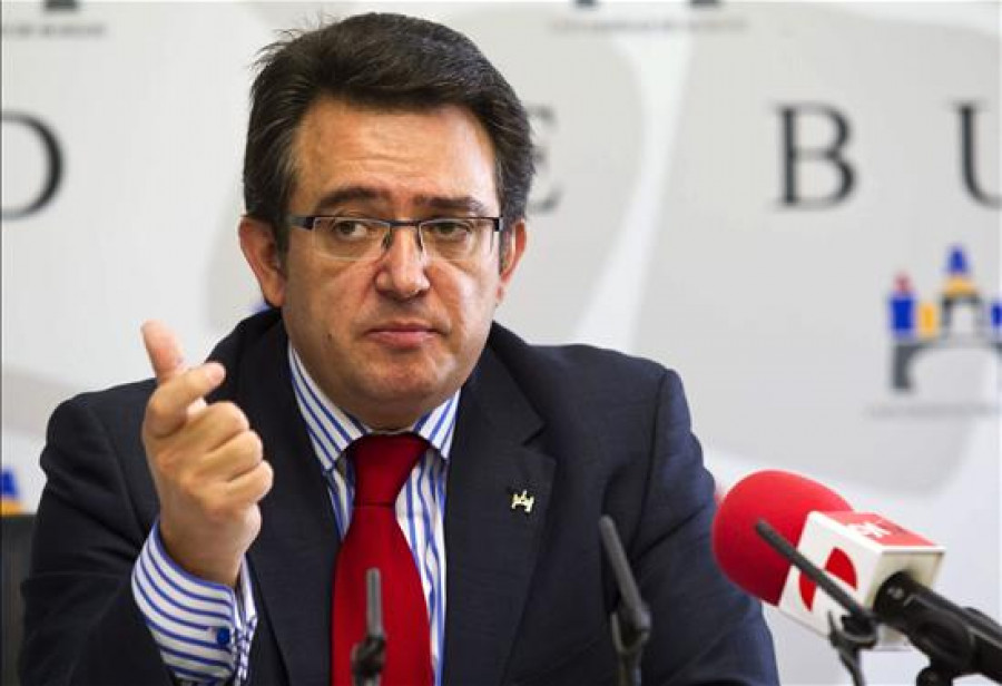El rector de Burgos cree que nadie deja de estudiar por el precio de la matrícula