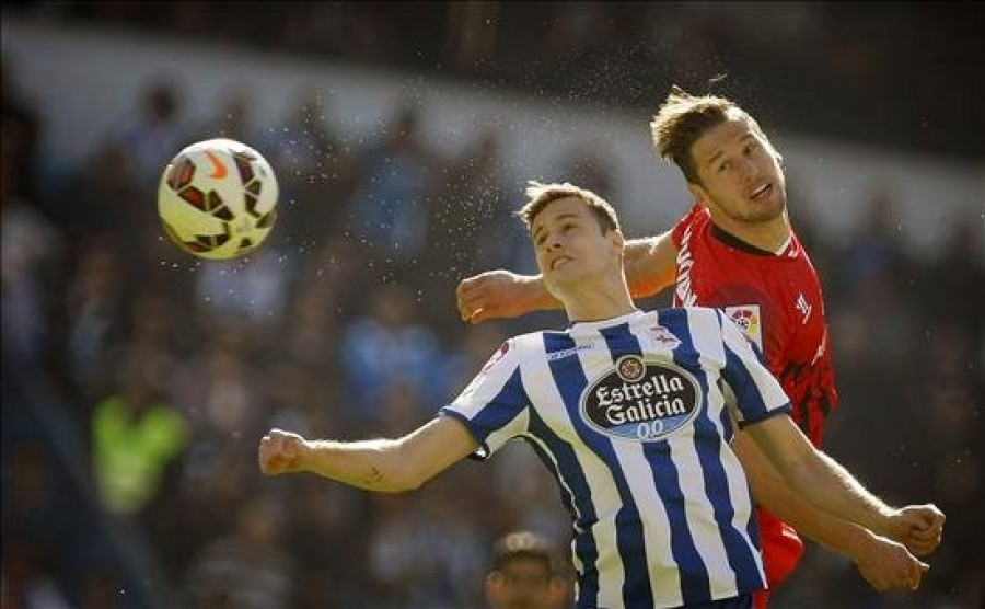 3-4. El Deportivo paga más cara su fragilidad defensiva que el Sevilla