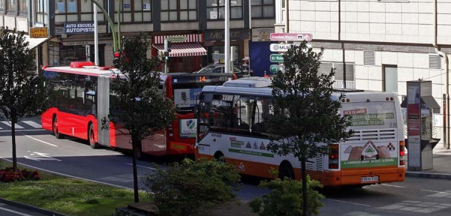 La Xunta y la Marea, abiertos a llegar a un acuerdo sobre los buses interurbanos