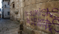 La necesidad de un proyecto dilata el borrado del grafiti de la Colegiata de Santa María
