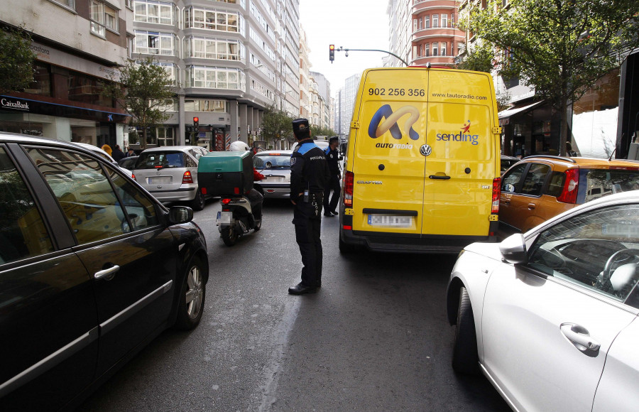 El refuerzo navideño de tráfico se unirá a la lucha contra la doble fila