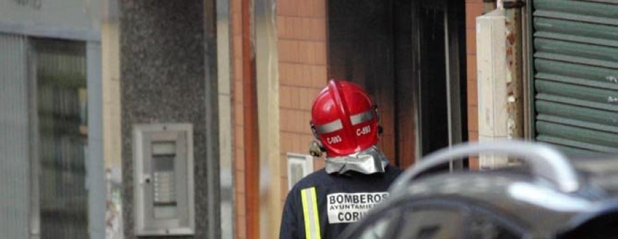 A salvo los ocupantes de una vivienda incendiada en Ribeira (A Coruña)