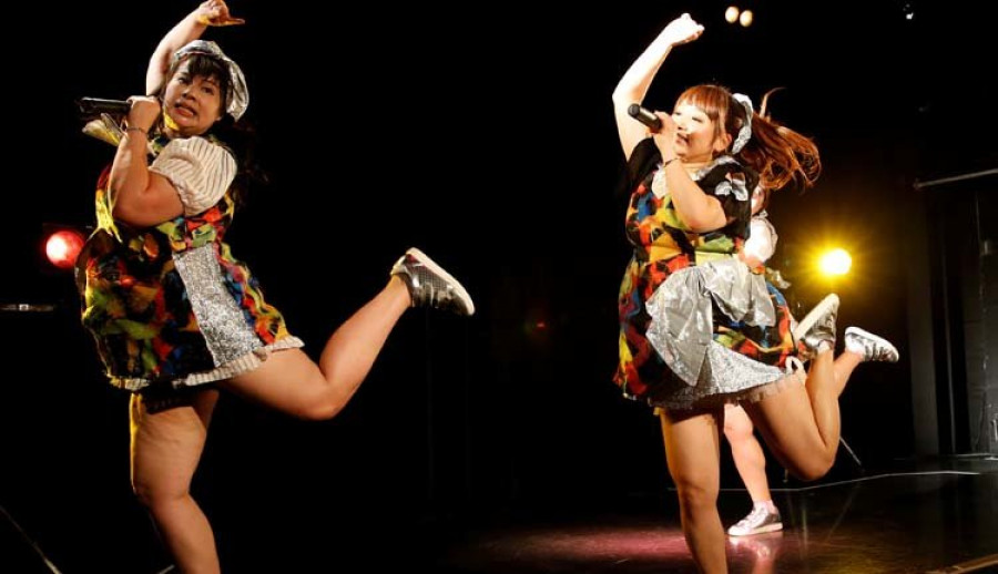 el grupo femenino pottya triunfa en japón con una música llena de curvas