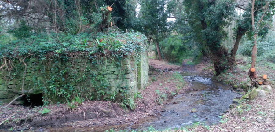 Reportaje: Un paseo fluvial entre Larín  y Barrañán con más de treinta molinos “sin descubrir”