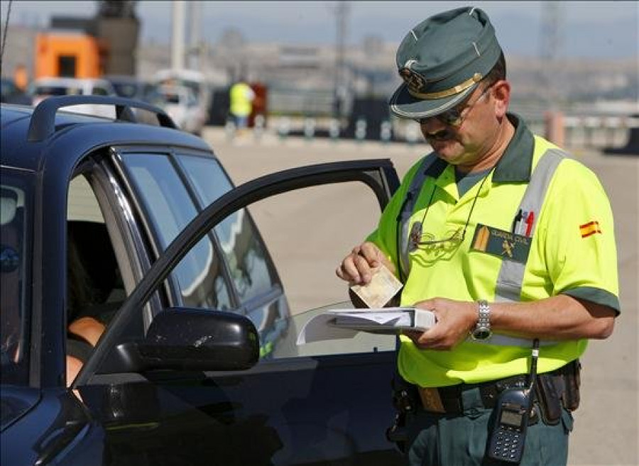 La recaudación por multas de tráfico en España desciende 68 millones en tres años