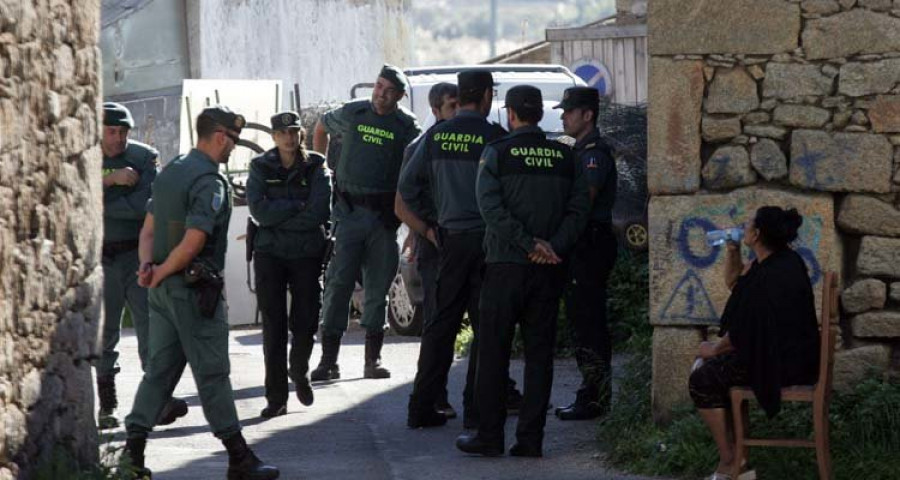 La Guardia Civil arresta en Meicende a cuatro personas por vender droga