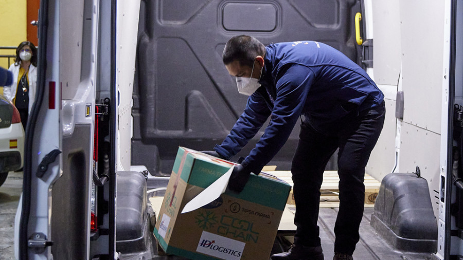 Un problema logístico retrasa a hoy la entrega de las dosis de Pfizer a España
