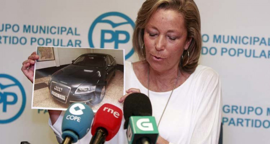 El PP acusa a Ferreiro de celebrar el ecuador de su mandato con el uso del coche oficial al que había renunciado