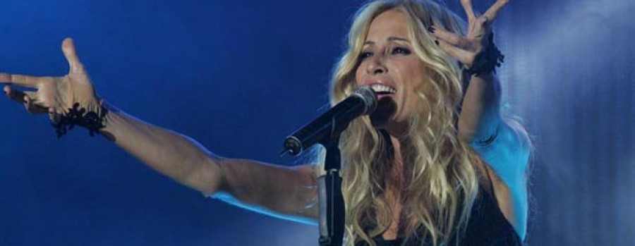 María Pita se queda pequeña para ver el  show de Marta Sánchez