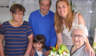 Maruja Touriñán recibe la visita de Jabares en su centésimo cumpleaños