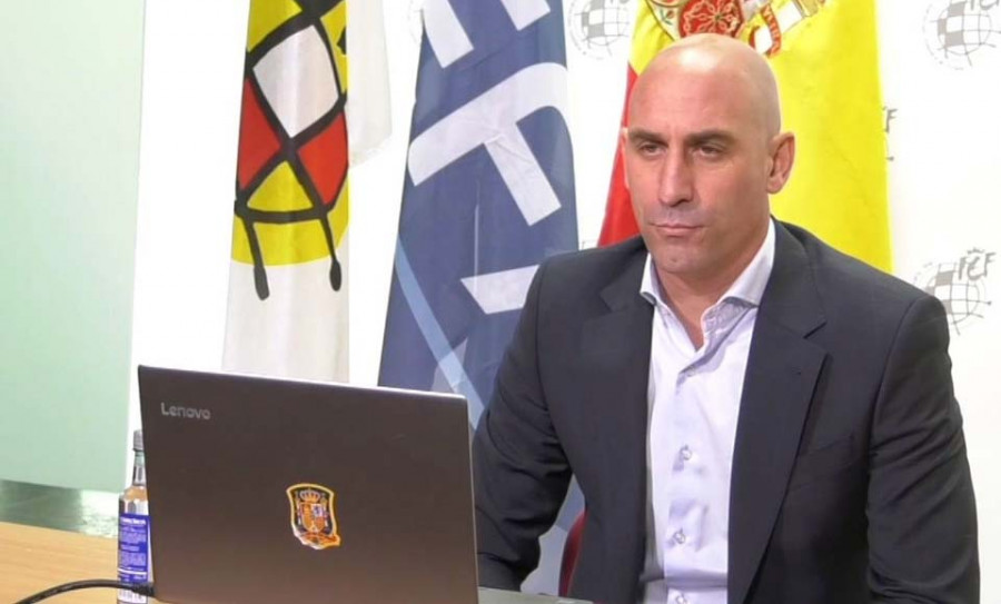 Rubiales aboga por acabar las competiciones