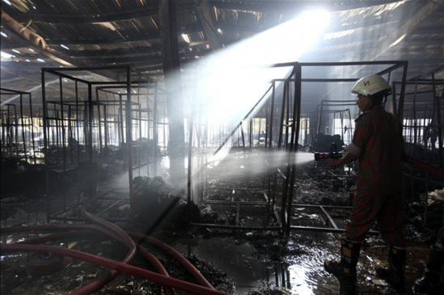 Al menos 6 muertos y 10 heridos en un incendio en una fábrica textil en India