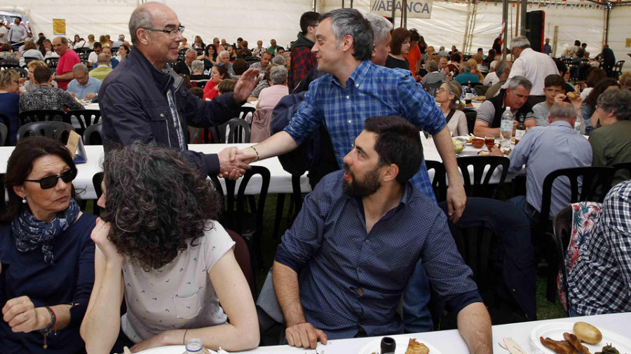 Los candidatos a la Alcaldía disfrutan de la jornada de reflexión rodeados de familia, amigos y simpatizantes