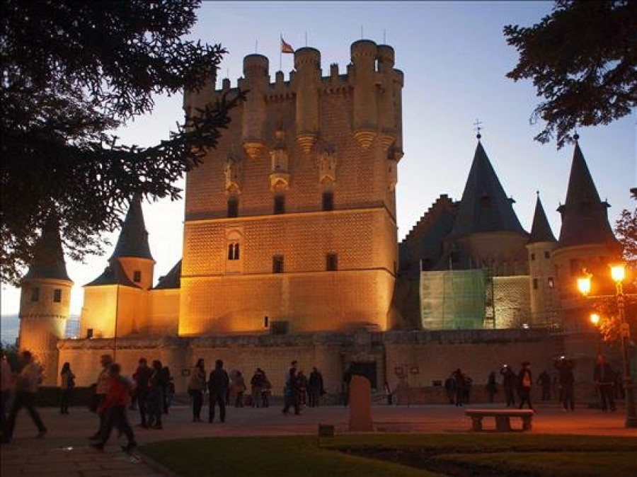 El Alcázar de Segovia renueva la fachada de la torre de Juan II