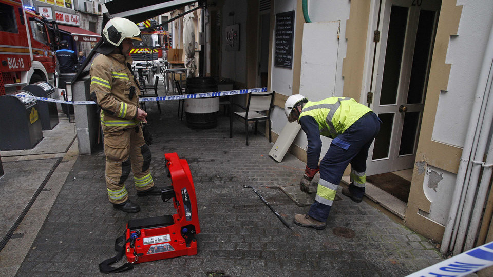 Una avería eléctrica en la calle de la Alameda obliga a ventilar un edificio