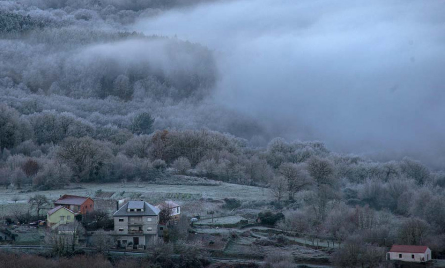 La temperatura baja hasta los diez grados bajo cero en Calvos de Randín, que registra la mínima de Galicia