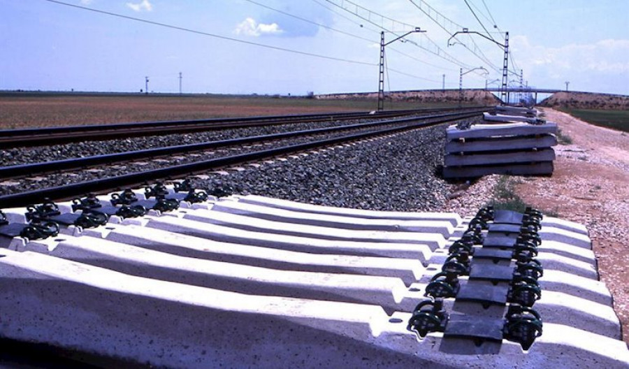 Mueren tras ser arrollada por un tren la furgoneta en la que viajaban