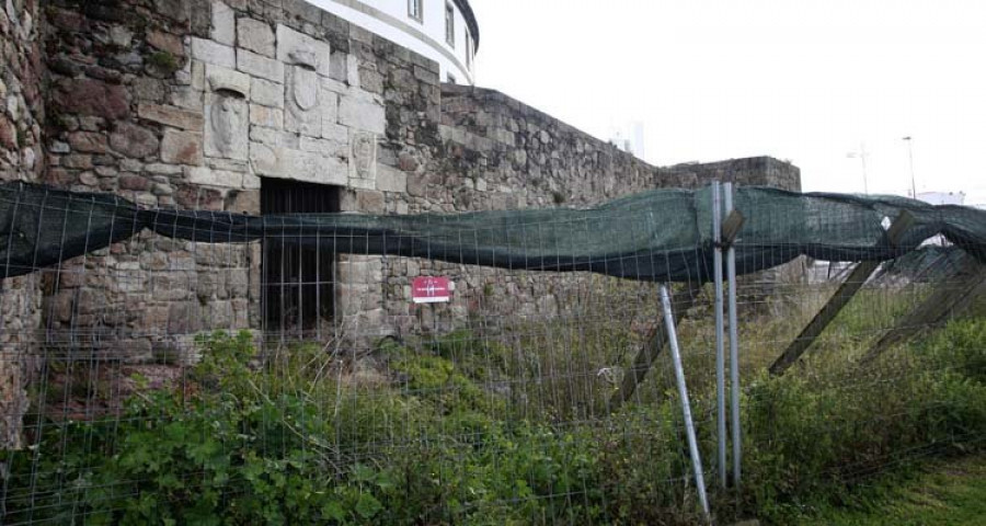 La puerta de San Miguel, abandonada ante la falta de atención municipal