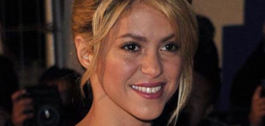 Shakira asegura que contrató a De la Rúa porque estaba desempleado