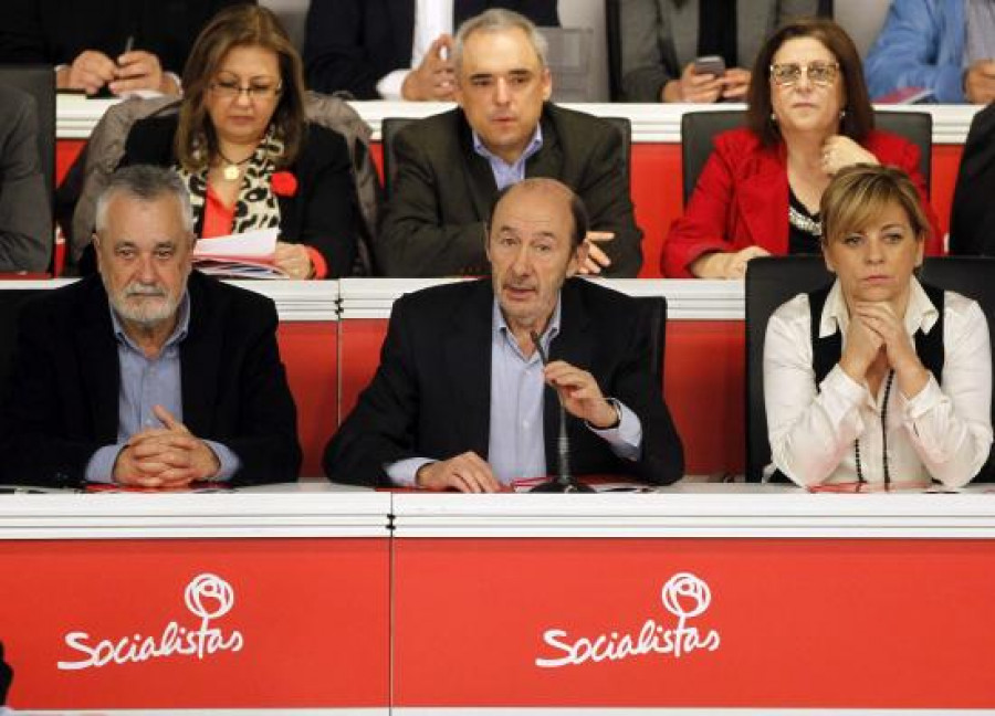 El PSOE aprueba con dos abstenciones el calendario y reglamento de primarias