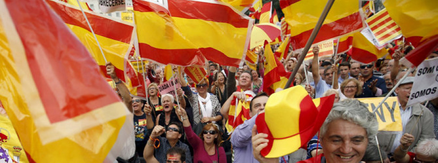 Más de 4.000 personas se manifiestan en Barcelona contra la independencia