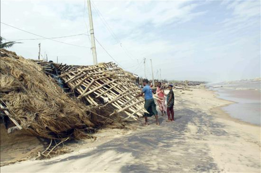 El ciclón Phailin causa 23 muertos y miles de evacuados en el este de India