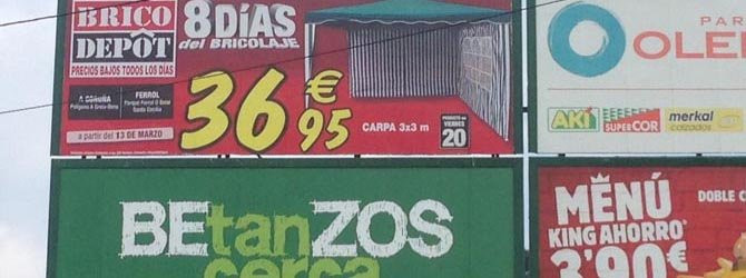 La polémica campaña “Betanzos tan cerca” ya se promociona  en las vías de acceso a A Coruña