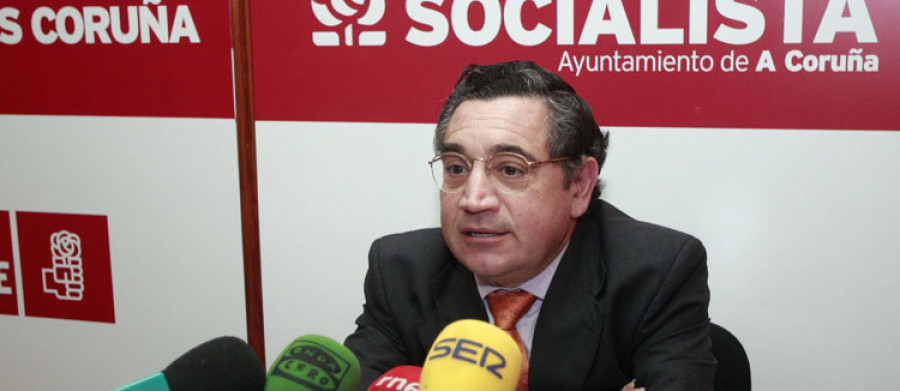 El PSOE exige a Ferreiro que rectifique y busque primero el acuerdo plenario