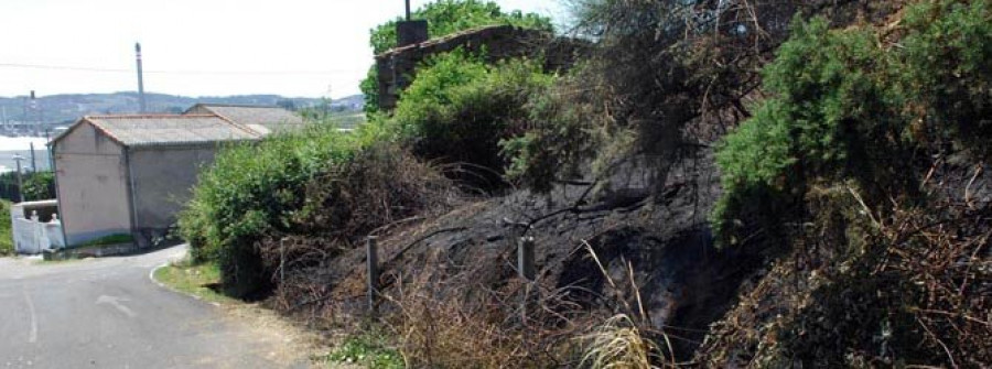 El primer fuego de la temporada de incendios forestales calcina dos kilómetros de terreno en Bens