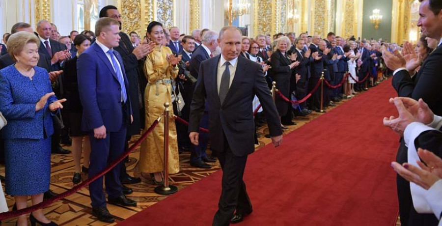 Putin toma posesión como presidente de Rusia en una ceremonia imperial