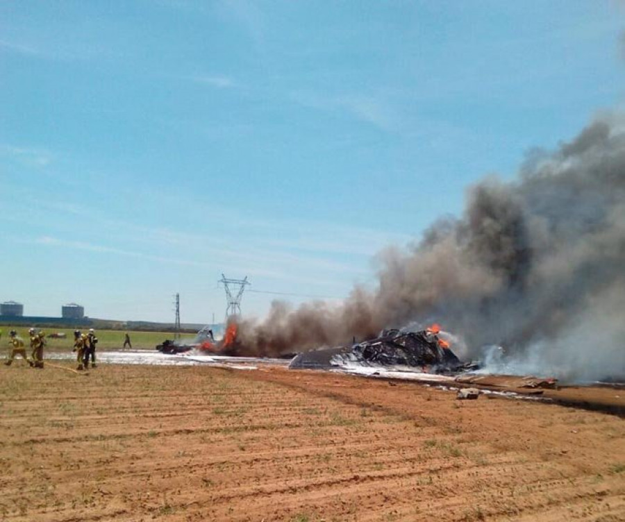 Siguen estables los dos heridos graves en el accidente de avión en Sevilla