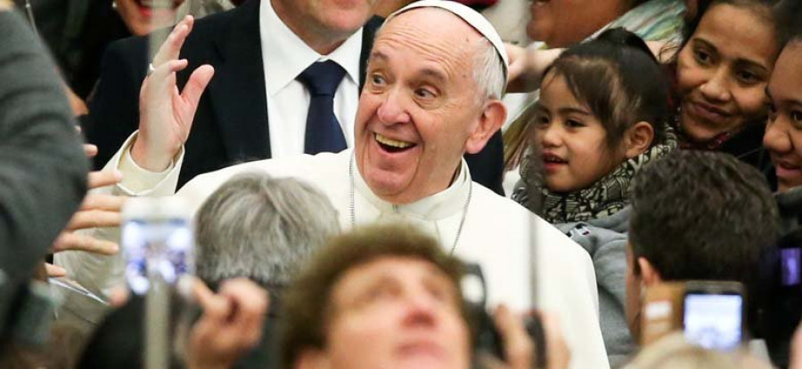 “Si alguien os dice que para la audiencia del papa hay que pagar, 
os están estafando”